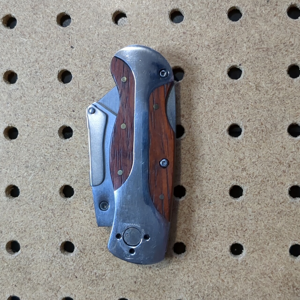 Craftsman Lock Back Utility Box Knife - Picture 2 of 4